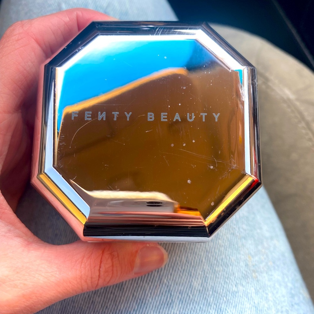 Fenty Lavender setting powder